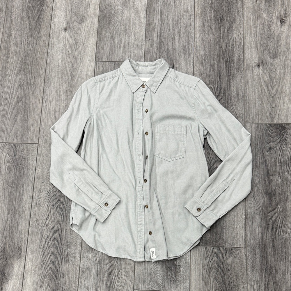 Abercrombie & Fitch Light Gray Button Down Shirt